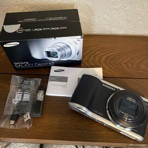 Samsung Galaxy Camera 2 - Silver and Black